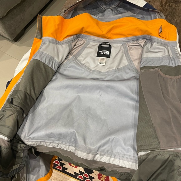 North face hyvent shell - Picture 2 of 4